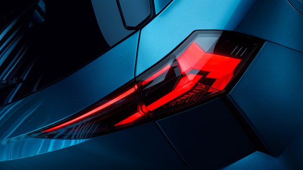 Renault Symbioz - half-diamond shaped lighting signature