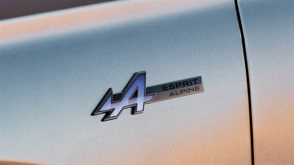 badge esprit Alpine - Renault Austral full hybrid E-Tech